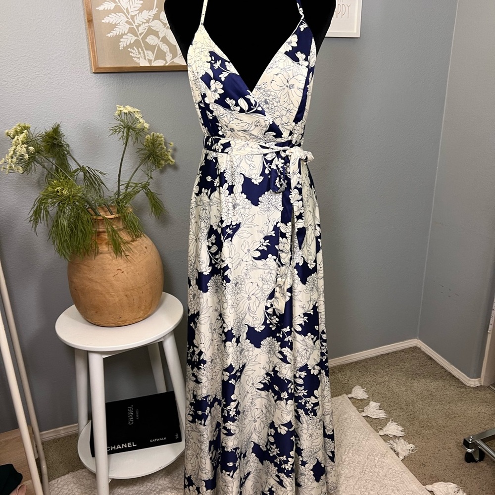 Lulu’s Floral Wrap Maxi Dress in Blue and White M